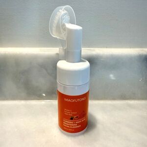NWT Miaofutong Vit C Turmeric Kojic Acid Brightening Facial Cleanser 100ml